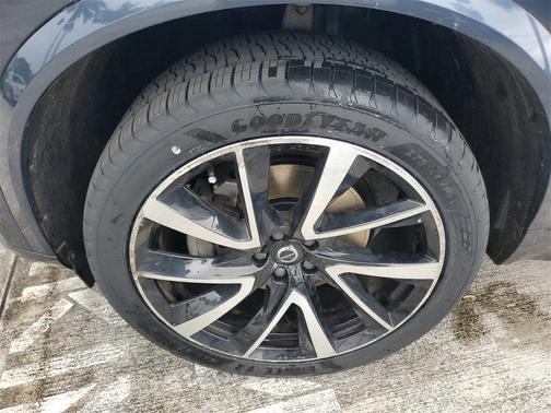 2023 Volvo XC90 B5 Plus