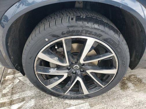 2023 Volvo XC90 B5 Plus