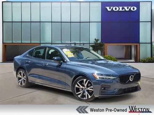 2024 Volvo S60 B5 Core Dark Theme