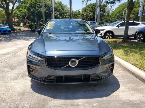 2024 Volvo S60 B5 Core Dark Theme