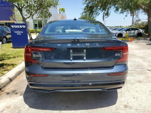 2024 Volvo S60 B5 Core Dark Theme