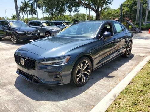 2024 Volvo S60 B5 Core Dark Theme