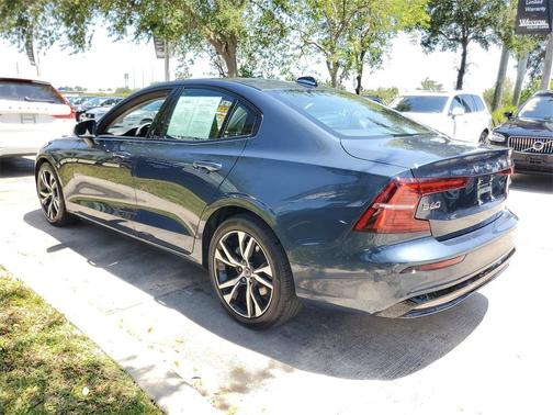 2024 Volvo S60 B5 Core Dark Theme