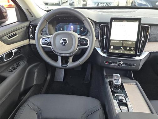 2025 Volvo XC90 Plug-In Hybrid T8 Core 7-Seater