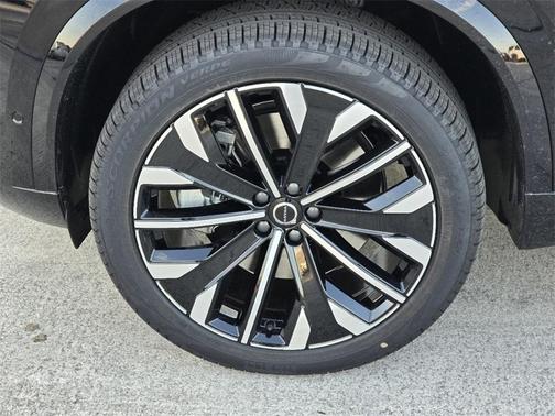 2025 Volvo XC90 Plug-In Hybrid T8 Core 7-Seater