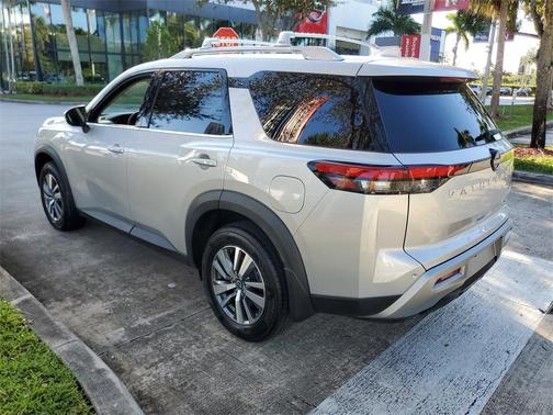 2023 Nissan Pathfinder SL