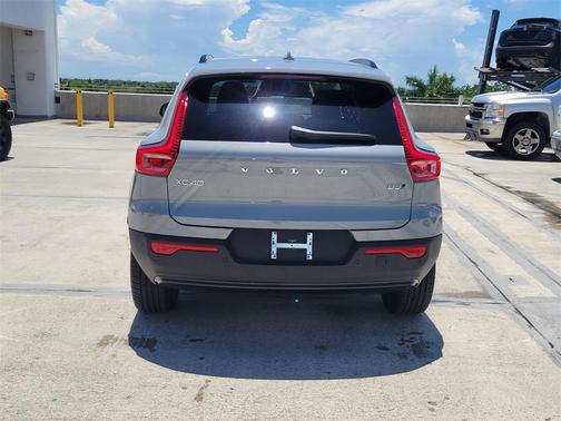 2026 Volvo XC40