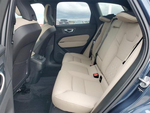 2026 Volvo XC60 B5 Plus