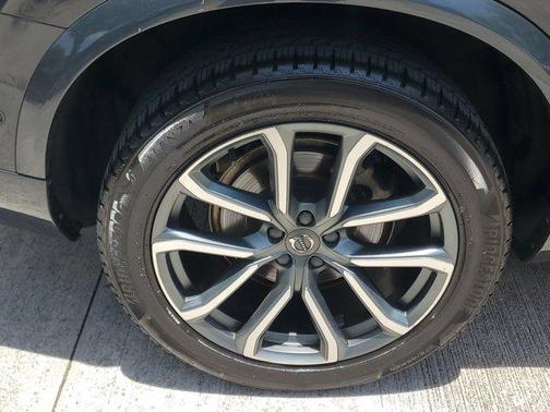 2017 Volvo XC90 T6 Momentum