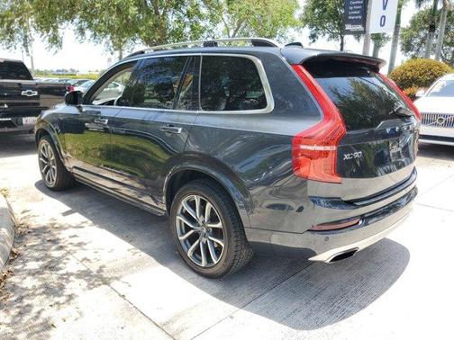 2017 Volvo XC90 T6 Momentum