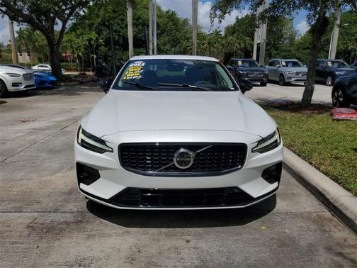 2024 Volvo S60 B5 Ultimate Dark Theme