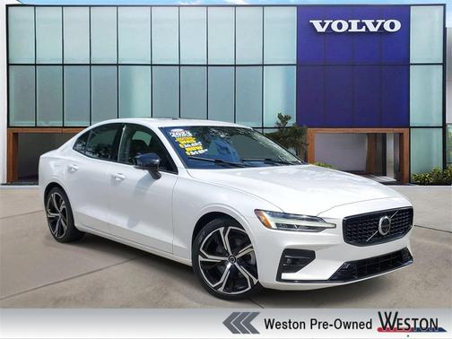 2024 Volvo S60 B5 Ultimate Dark Theme