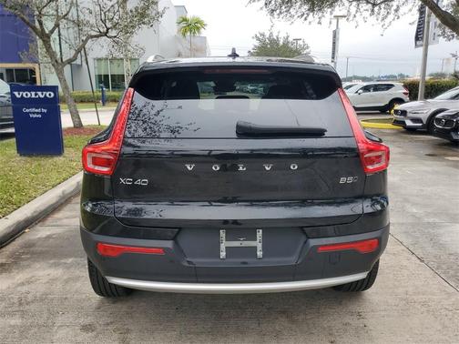 2025 Volvo XC40 B5 Plus Bright Theme