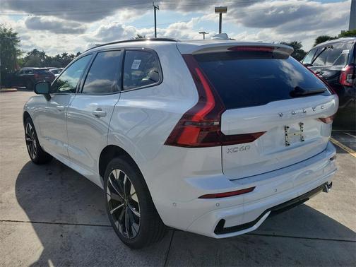 2026 Volvo XC60 B5 Plus