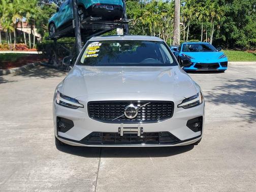 Silver 2024 Volvo S60 B5 Core Dark Theme