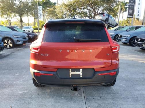 2022 Volvo XC40 T4 R-Design
