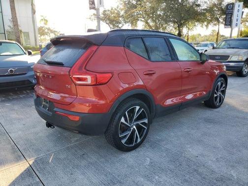 2022 Volvo XC40 T4 R-Design