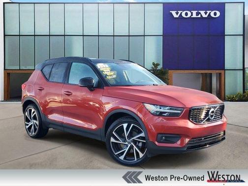 2022 Volvo XC40 T4 R-Design