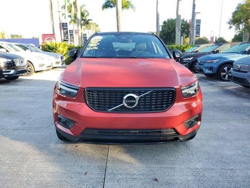 2022 Volvo XC40 T4 R-Design