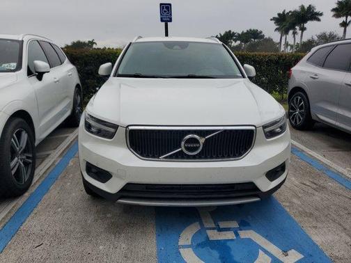 2021 Volvo XC40 T5 Momentum