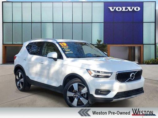 2021 Volvo XC40 T5 Momentum