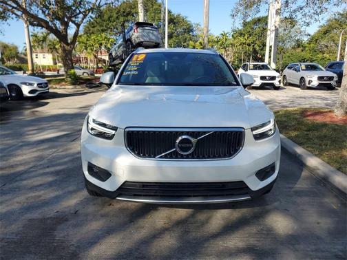 2021 Volvo XC40 T5 Momentum