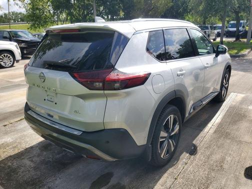 Brilliant Silver Metallic 2022 Nissan Rogue SL