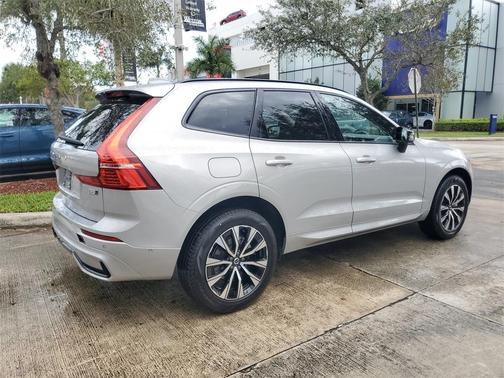 2025 Volvo XC60 B5 Plus