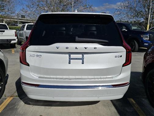 2025 Volvo XC90 B5 Plus 7-Seater
