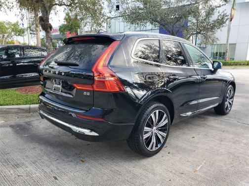 2023 Volvo XC60 B5 Plus Bright Theme