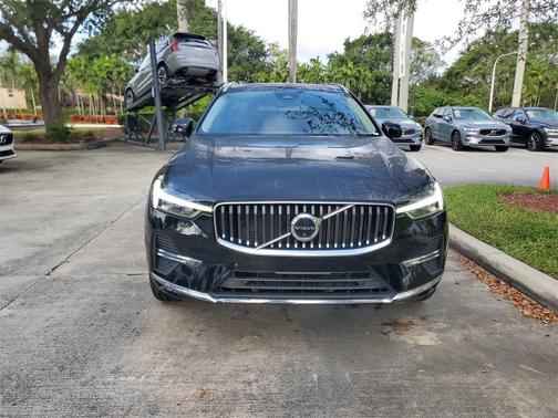 2023 Volvo XC60 B5 Plus Bright Theme