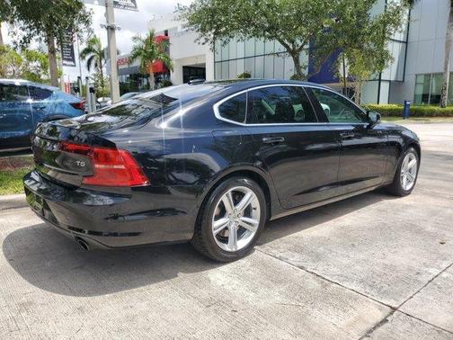 2018 Volvo S90 T5 Momentum