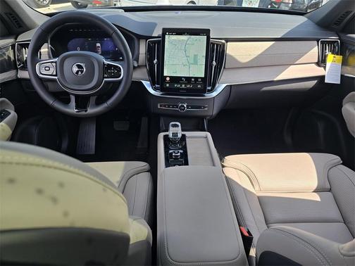 2025 Volvo XC90 B5 Ultra 6-Seater