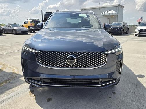 2025 Volvo XC90 B5 Ultra 6-Seater