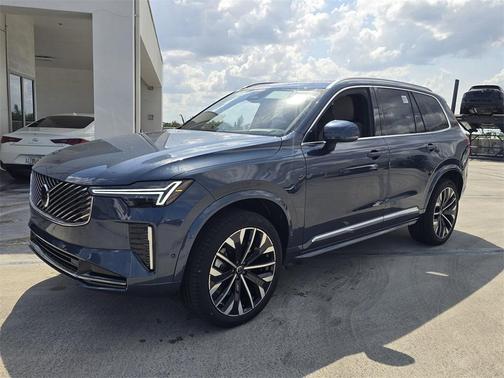 2025 Volvo XC90 B5 Ultra 6-Seater
