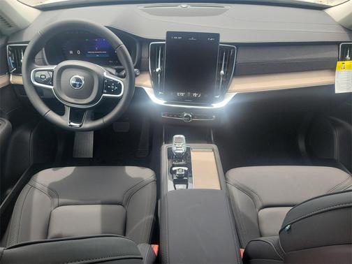 2026 Volvo XC90 B5 Plus 7-Seater