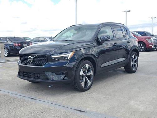2026 Volvo XC40 B5 Plus