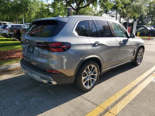 Skyscraper Gray Metallic 2024 BMW X5 PHEV xDrive50e