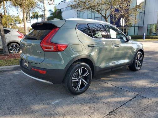 2024 Volvo XC40 B5 Core