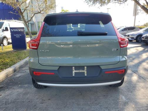 Sage Green Metallic 2024 Volvo XC40 B5 Core