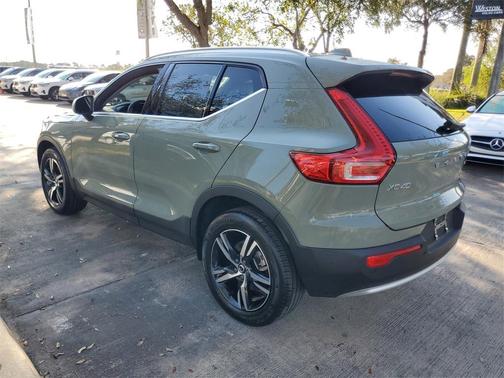 2024 Volvo XC40 B5 Core