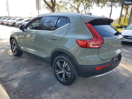 2024 Volvo XC40 B5 Core