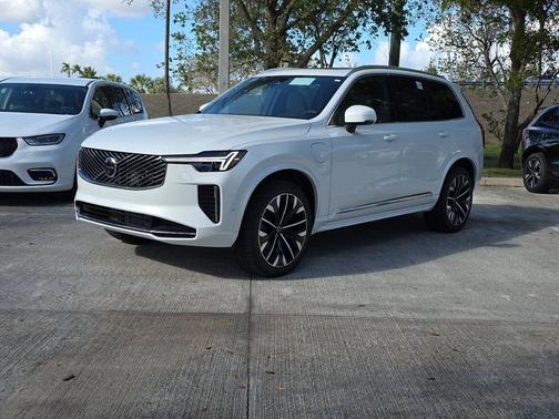 Crystal White Pearl 2026 Volvo XC90 Plug-In Hybrid T8 Plus 7-Seater