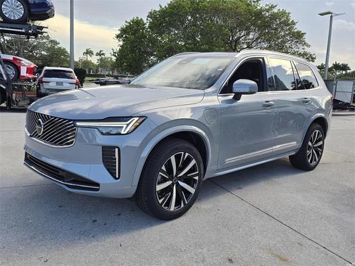 2025 Volvo XC90 B6 Core
