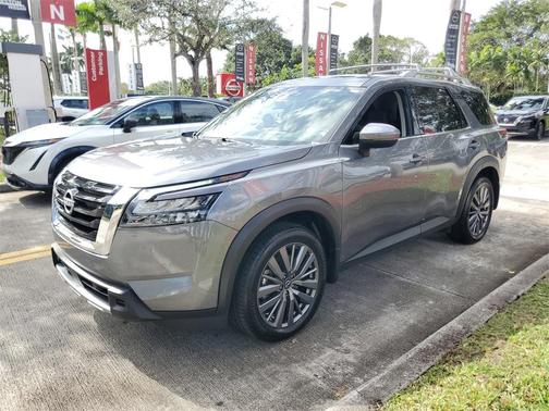 2025 Nissan Pathfinder SL
