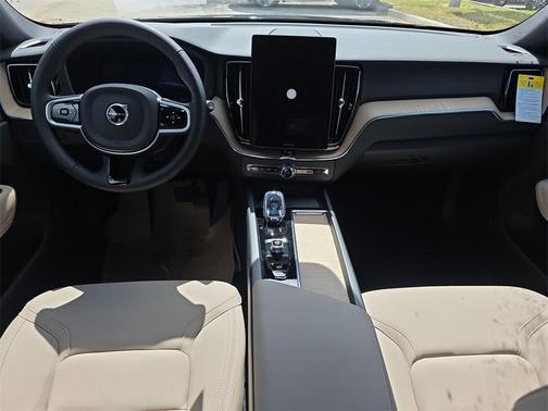 2026 Volvo XC60 B5 Plus