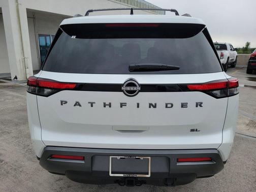 Everest White P 2026 Nissan Pathfinder SL