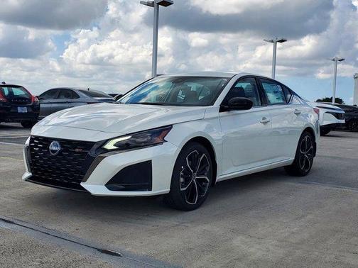 2025 Nissan Altima SR