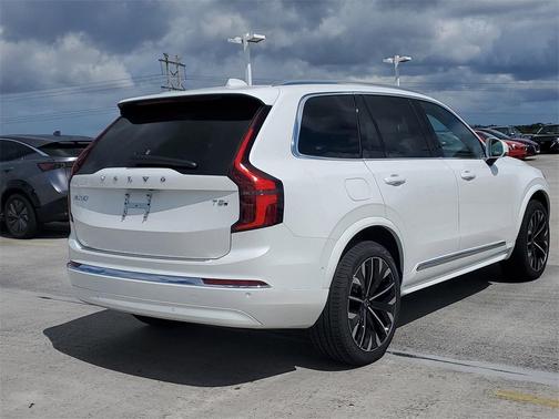 2026 Volvo XC90 Plug-In Hybrid T8 Plus 7-Seater