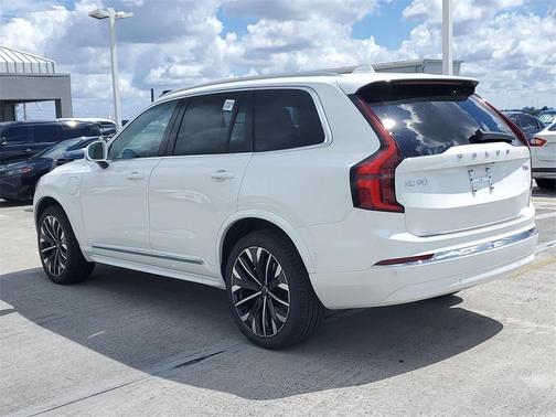 2026 Volvo XC90 Plug-In Hybrid T8 Plus 7-Seater